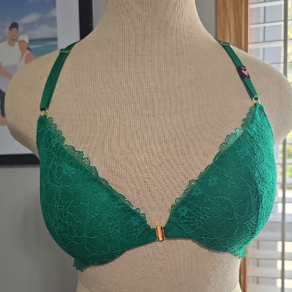 Victoria's Secret Emerald Lace Bra